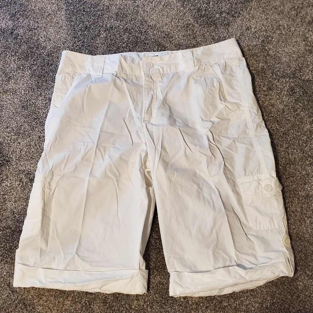 NWOT Ladies IZOD Cargo Shorts Size 14